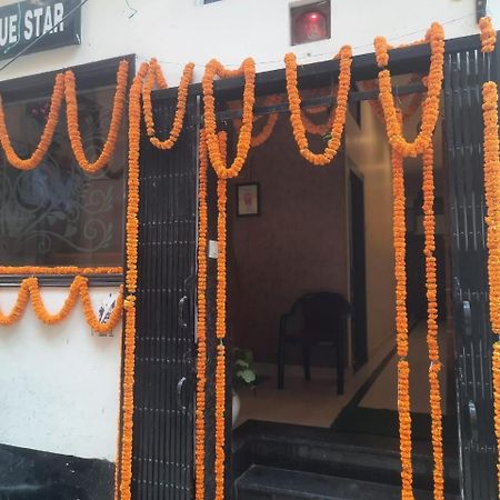 Hotel Blue Star Varanasi Bagian luar foto