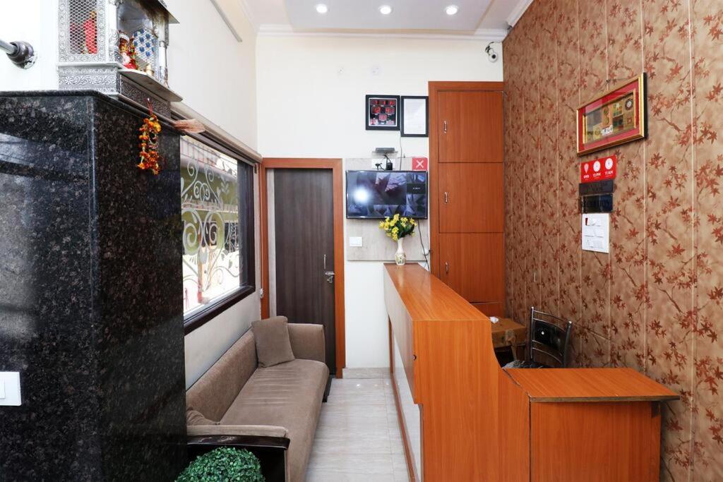 Hotel Blue Star Varanasi Bagian luar foto