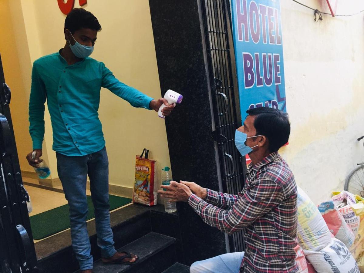 Hotel Blue Star Varanasi Bagian luar foto