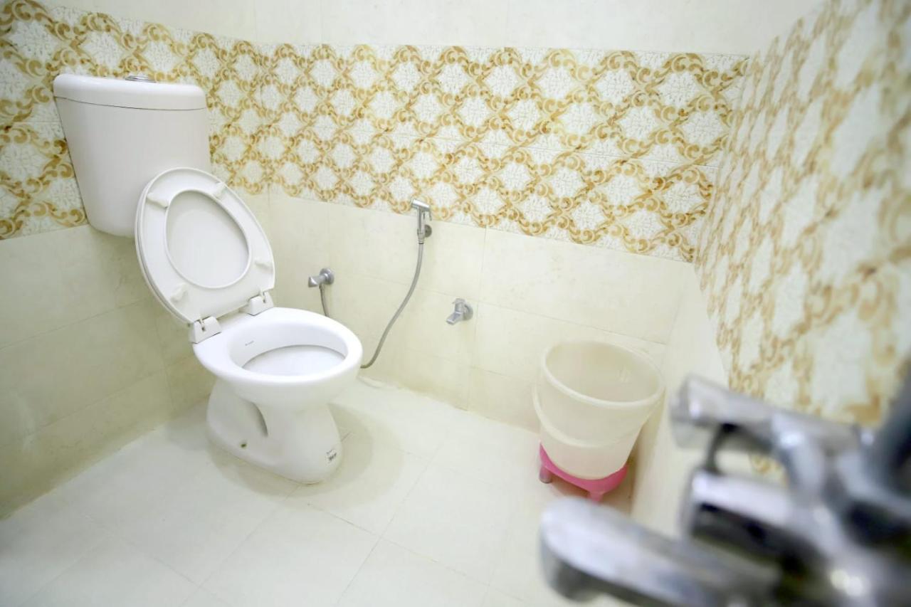 Hotel Blue Star Varanasi Bagian luar foto