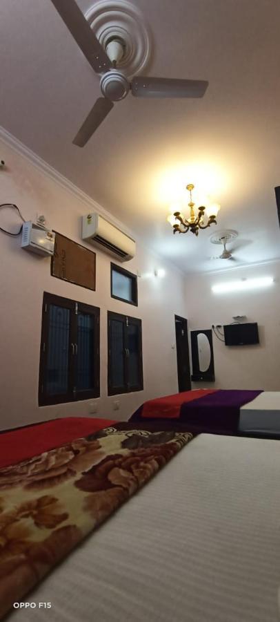 Hotel Blue Star Varanasi Bagian luar foto