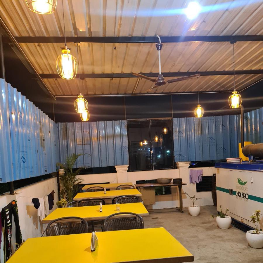 Hotel Blue Star Varanasi Bagian luar foto