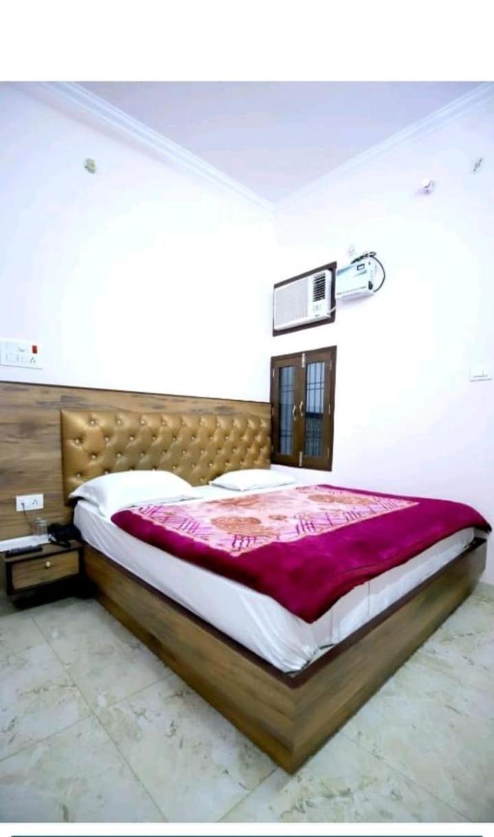 Hotel Blue Star Varanasi Bagian luar foto