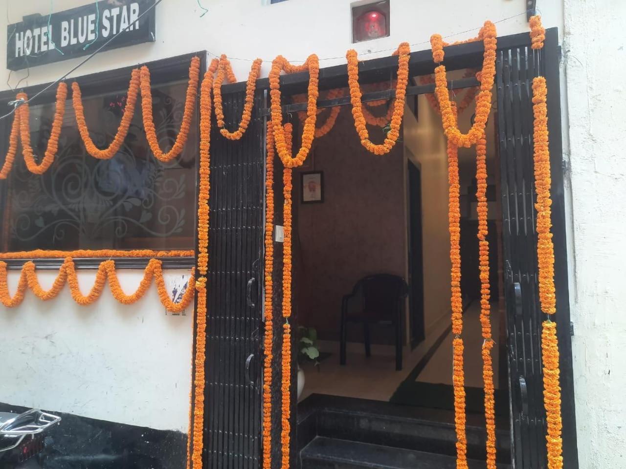 Hotel Blue Star Varanasi Bagian luar foto
